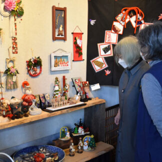 正月飾りなど表現多彩　地元手工芸家５人が企画展(2022-12-10)