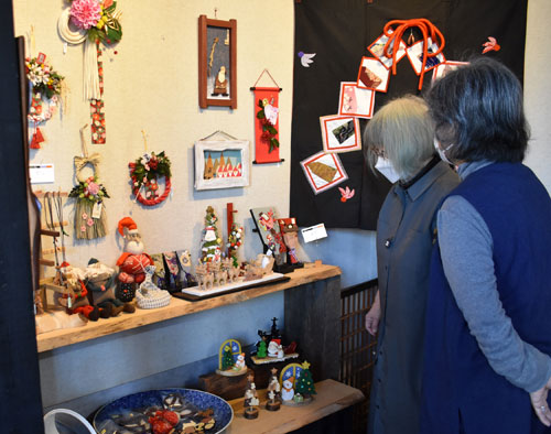 正月飾りなど表現多彩 地元手工芸家5人が企画展(2022-12-10)