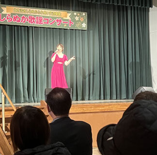 喜多島さんら熱唱、町民魅了　しらぬか歌謡コンサート(2022-12-10)