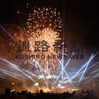 聖夜彩る光と音の共演　釧路でクリスマス花火(2022-12-25)