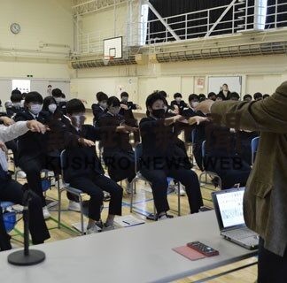 ストレス解消、体操で　義務教育学校で専門家出前授業　(2022-12-04)