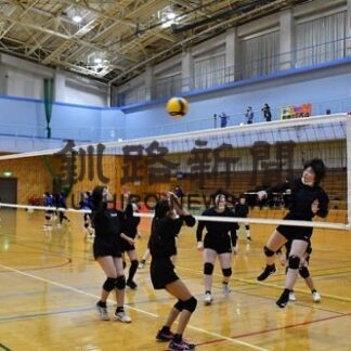 バレーの楽しさ体感　釧路管内の小中学生(2022-12-16)