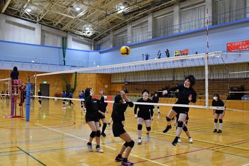 バレーの楽しさ体感 釧路管内の小中学生(2022-12-16)