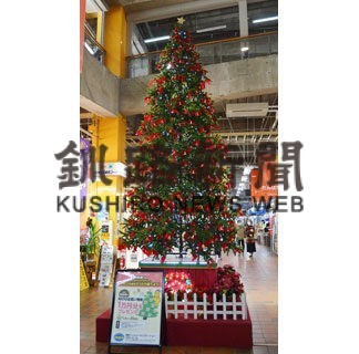 リボンの数いくつ？ＭＯＯにＸマスツリー設置(2022-12-02)