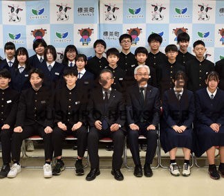 全道大会での活躍誓う　標茶の中学生　役場で報告会(2022-12-08)