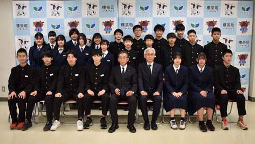 全道大会での活躍誓う 標茶の中学生 役場で報告会(2022-12-08)