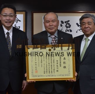 山あいに桜並木で社会貢献賞　寺澤さんに伝達　(2022-12-27)