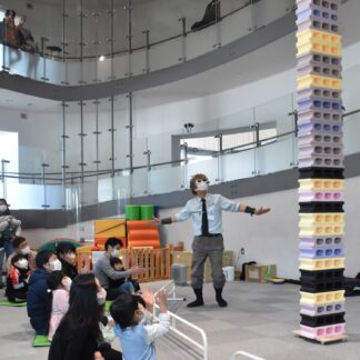 地球科学、実験で紹介　こども遊学館で「ジオフェス」楽しむ(2023-01-09)