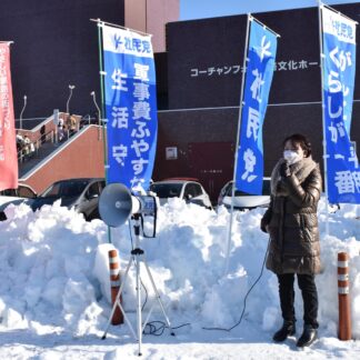 各政党　成人式会場で政治への参画訴え_3(2023-01-09)