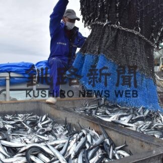 サンマ水揚げ過去最低　２２年、花咲港１万㌧割り込む(2023-01-11)