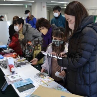 正月恒例、図書館の福引大人気(2023-01-05)