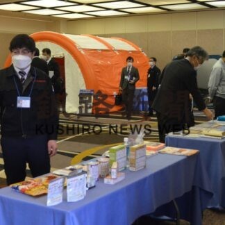 冬の災害に備え最新防災用品展示　佐藤紙店(2023-01-19)