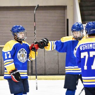 武修館 逆転で８強　全国高校アイスホッケー_1(2023-01-23)