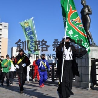 まちなか駆けて安全祈願　走ろう会が新年走り初め(2023-01-04)