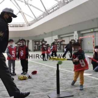 児童らティーボール体験(2023-01-30)