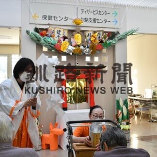 「お手製」ひだまり神社 笑顔で参拝　厚岸デイサービスセンター(2023-01-07)