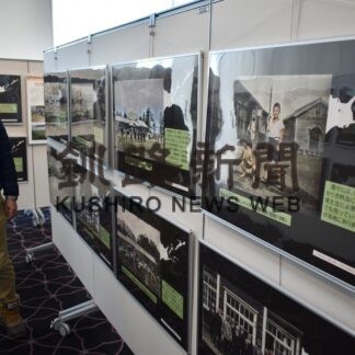 白黒写真ＡＩで着色、中央図書館で北方領土パネル展(2023-01-29)