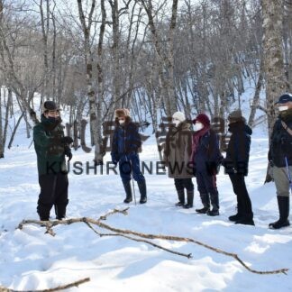 越冬中の動植物の痕跡探す、釧路町森林公園で観察会(2023-02-19)