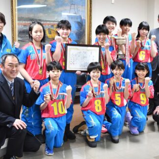 バレー全国「優勝目指す」　ＡＴ１選手ら市長に誓う(2023-02-05)