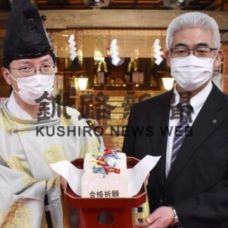 絵馬で受験生応援　鶴ケ岱郵便局が祈願祭(2023-02-27)