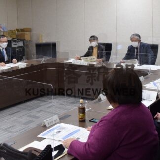 赤いベレー、団体宿泊施設に　新年度予算で意見交換(2023-02-28)