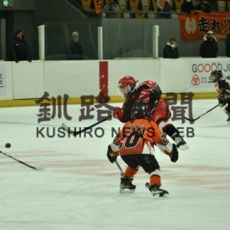 釧鳥取 逃げ切り優勝　ＦＷ岩井、齋藤活躍　アイスホッケー新人戦小学生大会_1(2023-02-28)