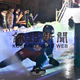 アイスクロス氷上疾走　釧路で大会、１０人競う(2023-02-10)
