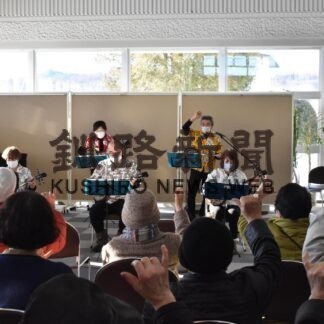 三線演奏と歌で観客魅了　沖縄民謡「琉志会」阿寒でコンサート(2023-02-04)