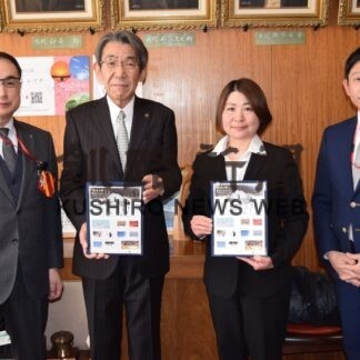 タンチョウ、フレーム切手に　日本郵便道支社が市などに寄贈(2023-02-07)