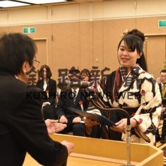 社会人に向け一歩　くしろせんもん学校卒業式(2023-03-10)