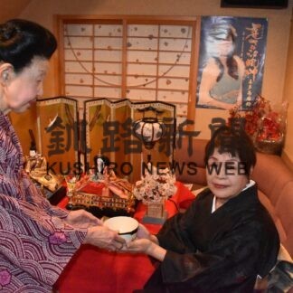 店の再開で振るまい　釧路町の「あえーる」でお茶会(2023-03-04)