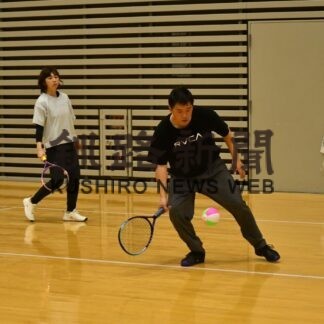 ミニテニスで親睦深める　道内各地から愛好家３３組(2023-03-05)