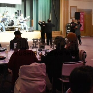 飲食やダンスで楽しいひととき　町商工会女性部催し(2023-03-04)