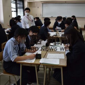 家計管理や将来設計学ぶ　弟子屈高で金融授業(2023-03-23)