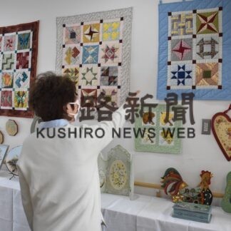 トールペイント、花や果物で表現　アトリエシュガー作品展(2023-03-10)