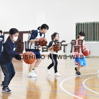 バスケの技 先輩ら指導　ライジングスター基礎体験　(2023-03-31)
