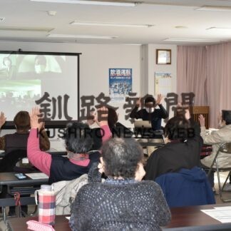 体操や会話楽しむ　オンラインで介護予防教室(2023-03-18)