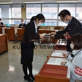 道議選きょう告示　釧路市区５人、地域は２人出馬(2023-03-31)