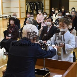 釧路湿原シニア大学、大学院が合同で卒業式(2023-03-27)