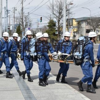 新人研修の成果発揮　消防本部で初の耐久訓練(2023-04-26)