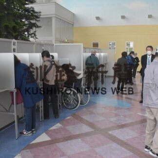 イオン釧路昭和に期日前投票所開設　釧路市選管(2023-04-07)