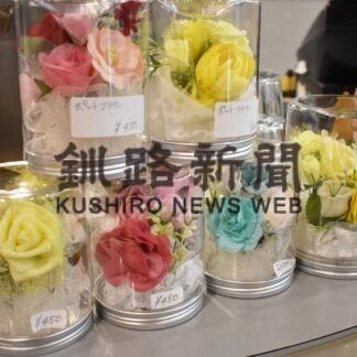 ビーズアクセサリー、布バッグや小物並ぶ　石山姉妹作品展(2023-04-10)