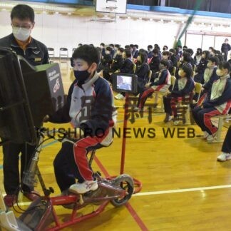 自転車の安全運転を学ぶ　ＫＤＳが共栄中で教室(2023-04-25)