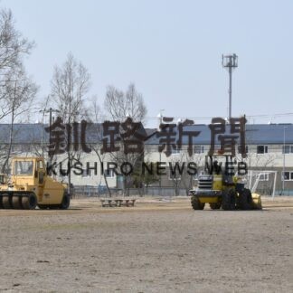 飯塚産業、富原中グラウンドを無償整備　地域貢献事業(2023-04-25)