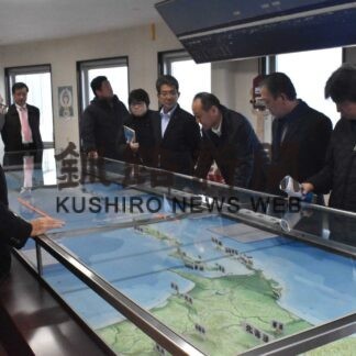 北方領土の現状理解　沖縄県議会議員視察団が来根(2023-04-30)