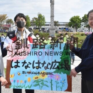 柳町公園ボランティア花壇づくり、市民ら植栽や植樹(2023-05-28)