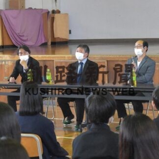 仕事や働く意義学ぶ　釧路東高校で進路選択講話会(2023-05-21)