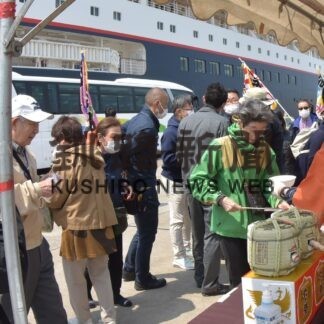 根室に「にっぽん丸」寄港　大型客船コロナ後初(2023-05-06)