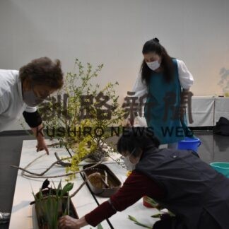 生け花展へ準備着々　小原流釧路支部、きょうから(2023-05-20)