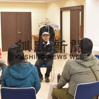 英語で湿原ガイド、新庄氏がポイント解説(2023-05-22)